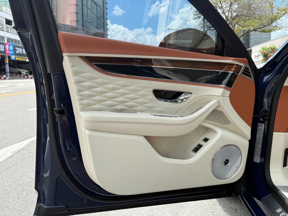 Bentley Flying Spur 2023