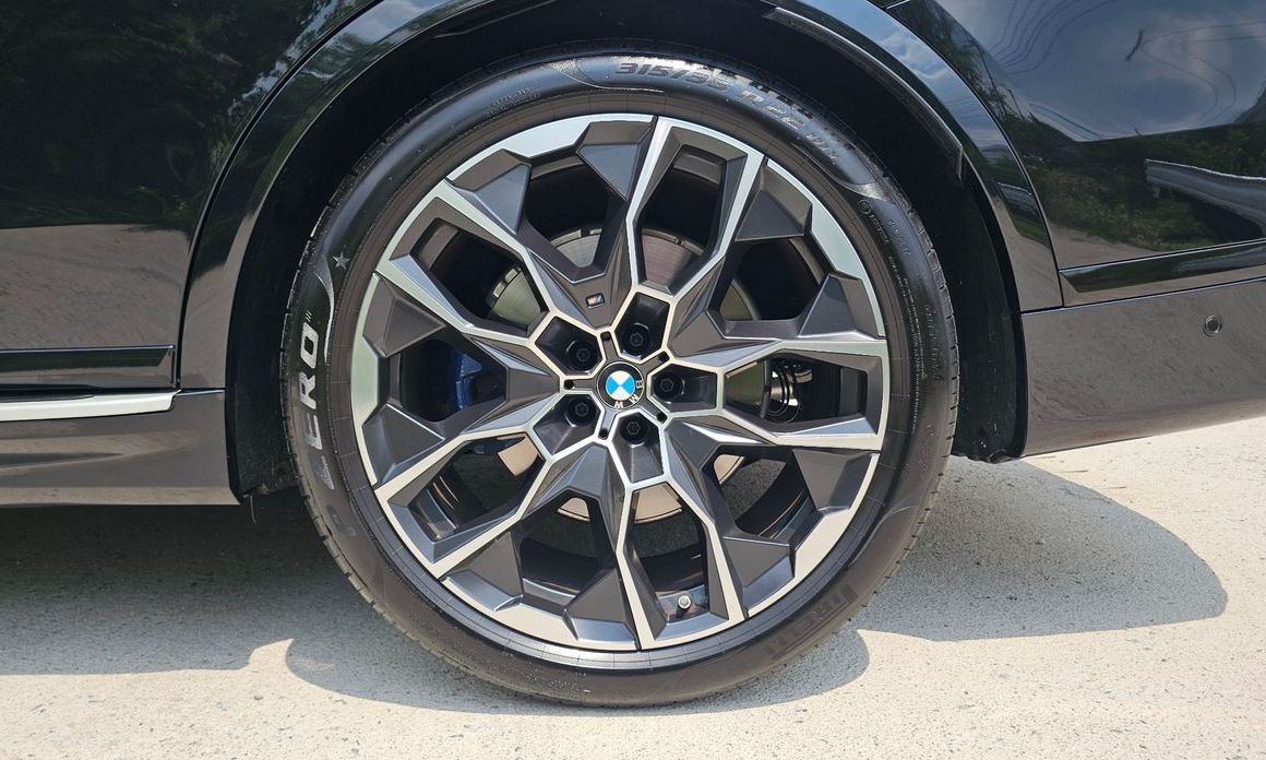 BMW X7 2025