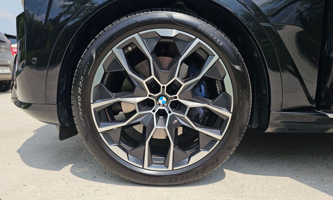 BMW X7 2025