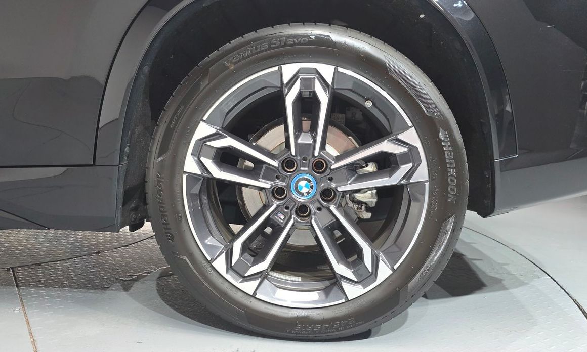 BMW iX1 2024