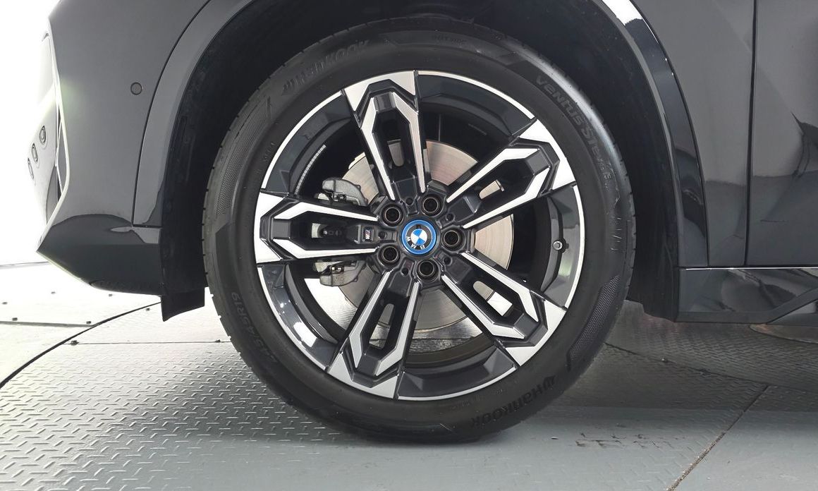 BMW iX1 2024