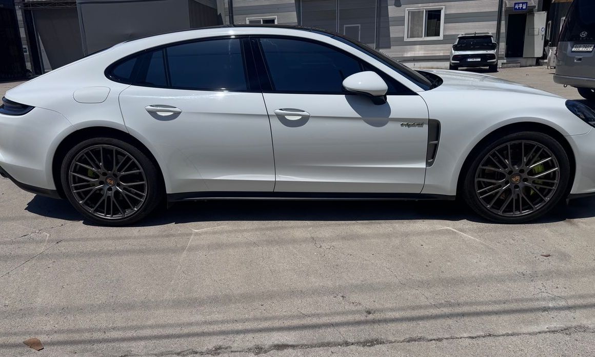 Porsche Panamera 2023