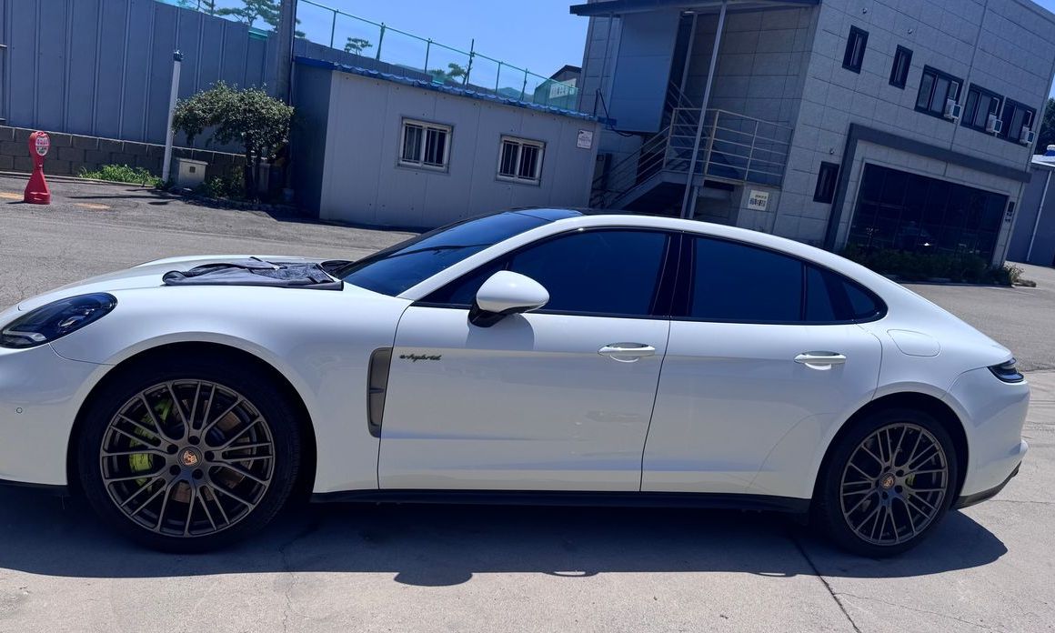 Porsche Panamera 2023