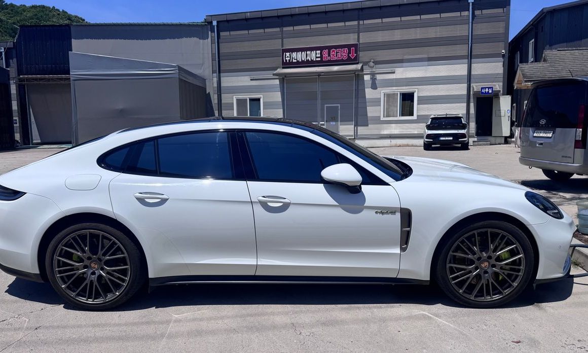 Porsche Panamera 2023