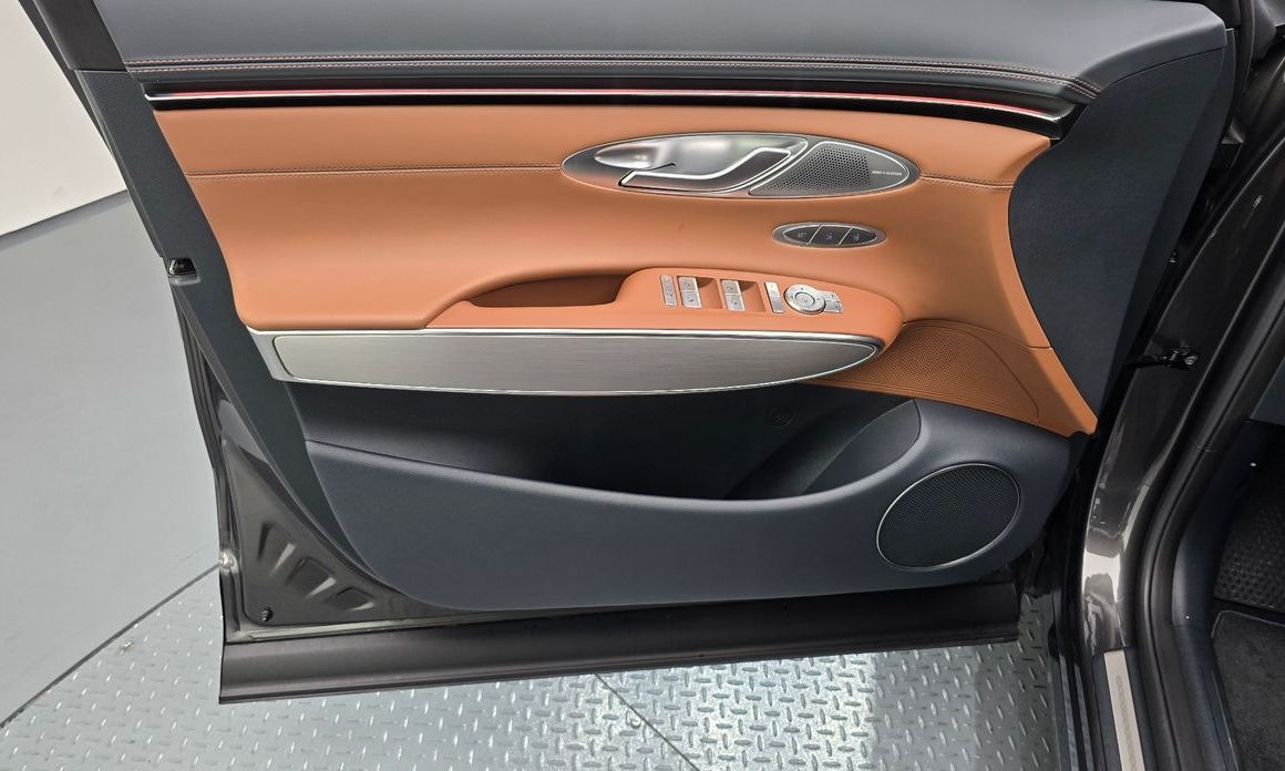 Genesis GV70 2025