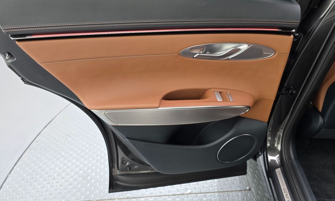 Genesis GV70 2025