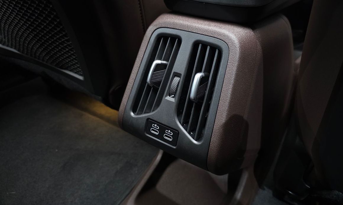 BMW iX1 2024