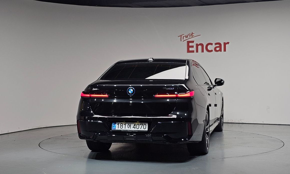 BMW 7-Series 2024