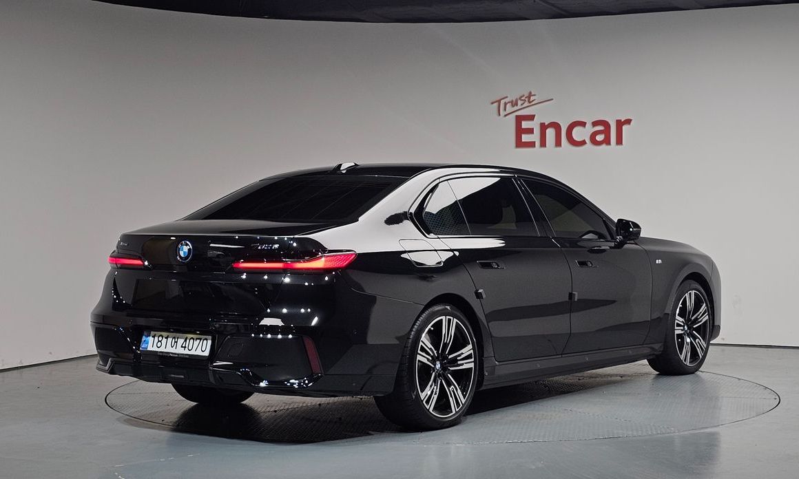BMW 7-Series 2024