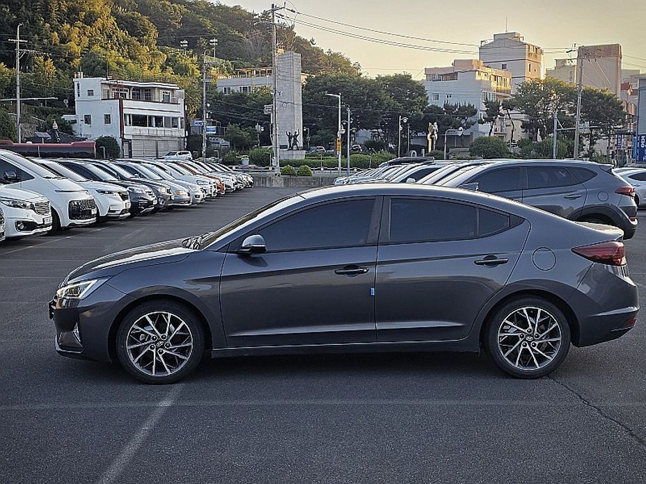 Hyundai AVANTE 2019