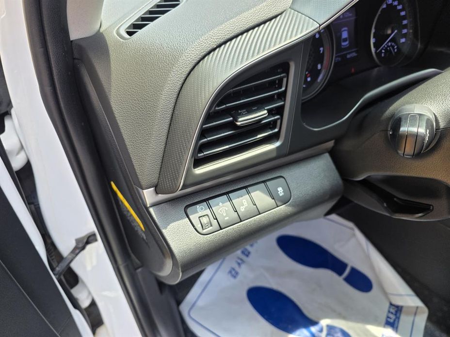 Hyundai AVANTE 2019
