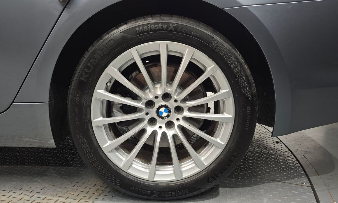 BMW 5-Series 2020