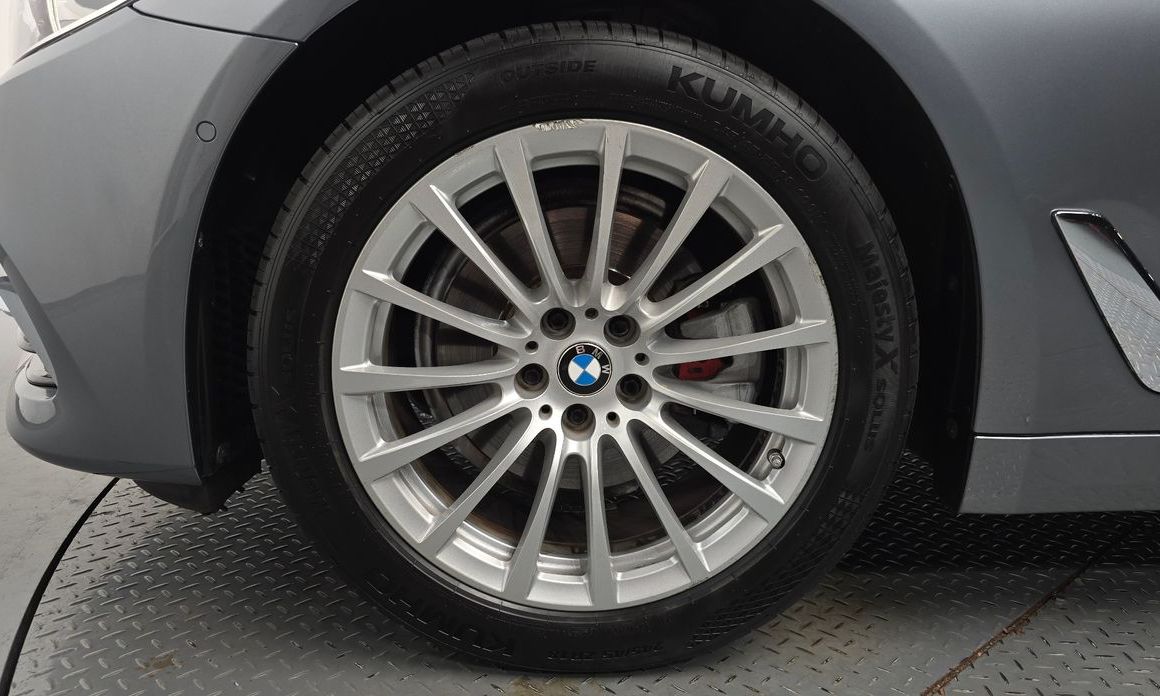 BMW 5-Series 2020