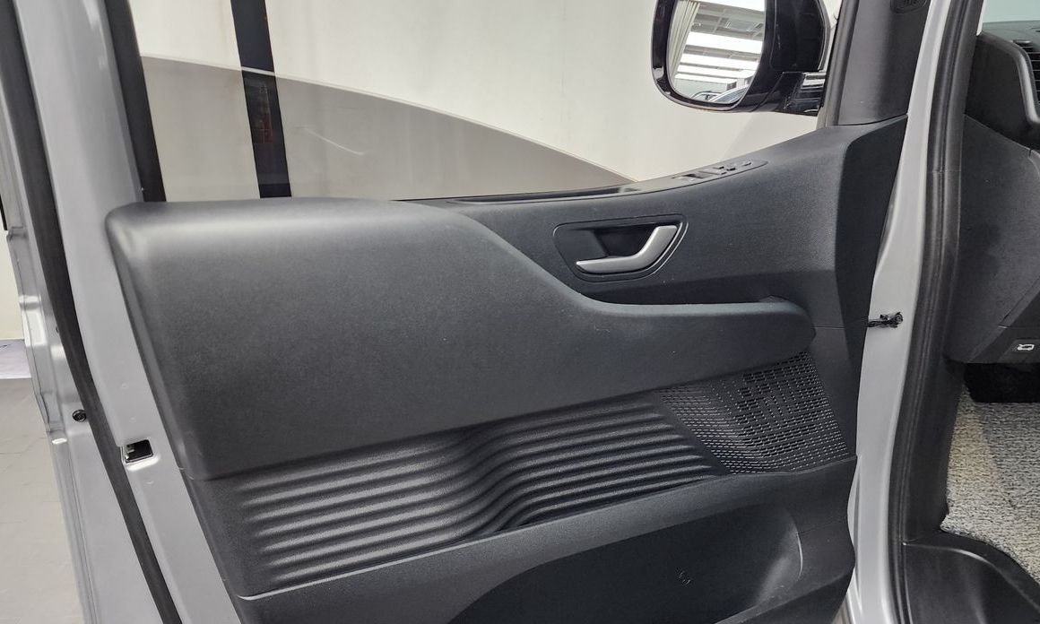 Hyundai Staria 2025