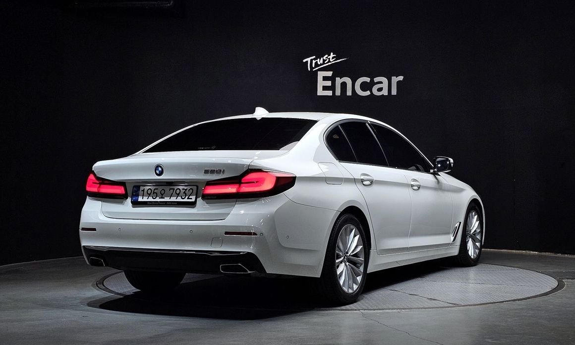 BMW 5-Series 2023