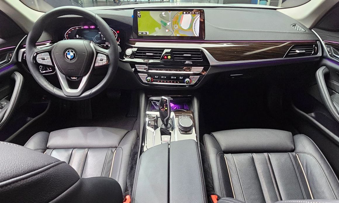 BMW 5-Series 2023