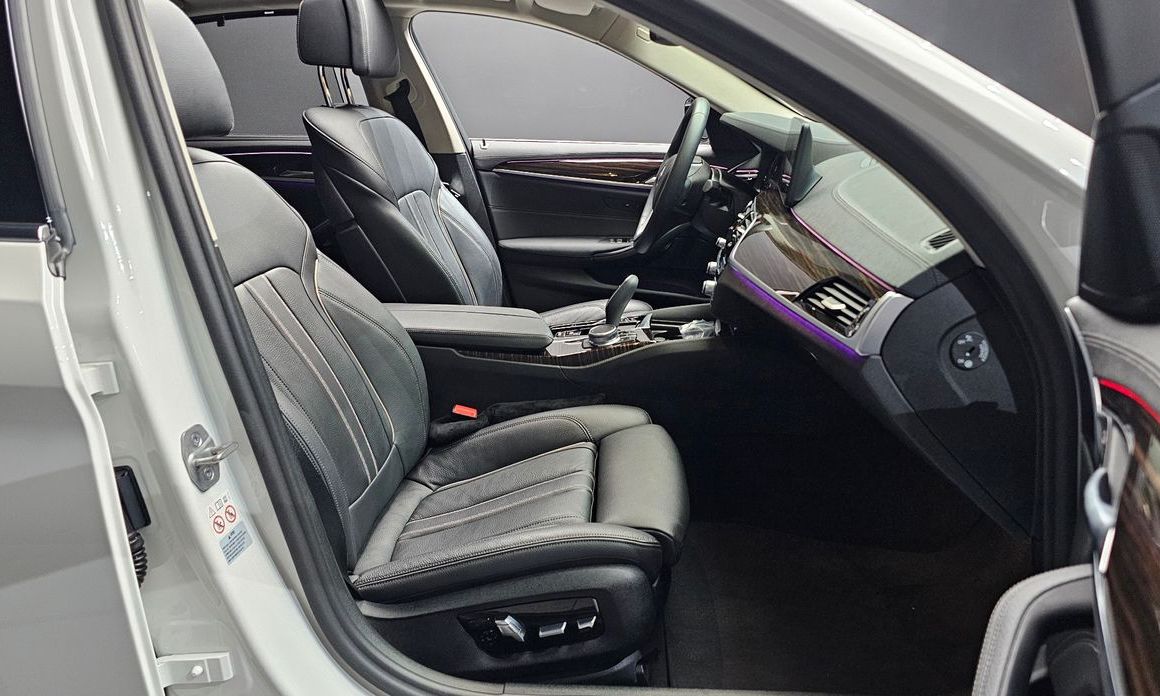 BMW 5-Series 2023