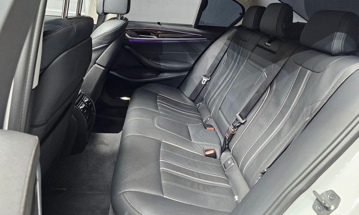 BMW 5-Series 2023