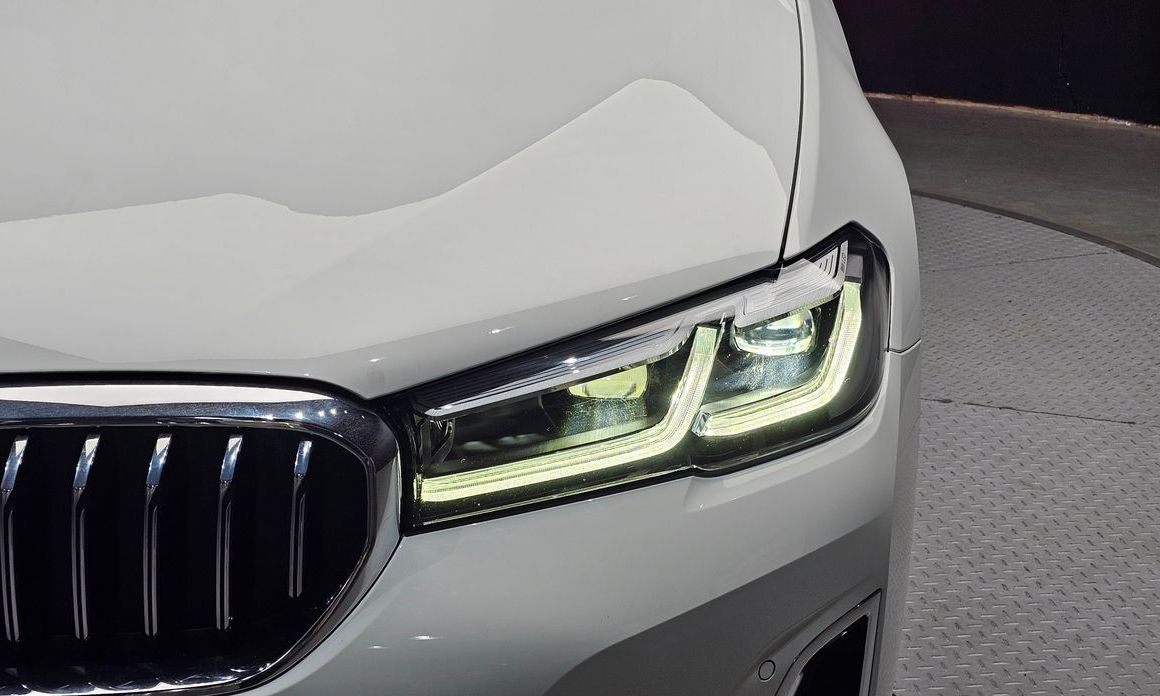 BMW 5-Series 2023