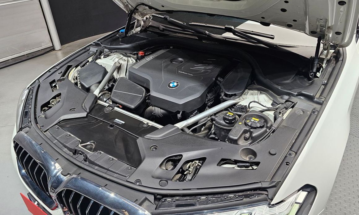 BMW 5-Series 2023