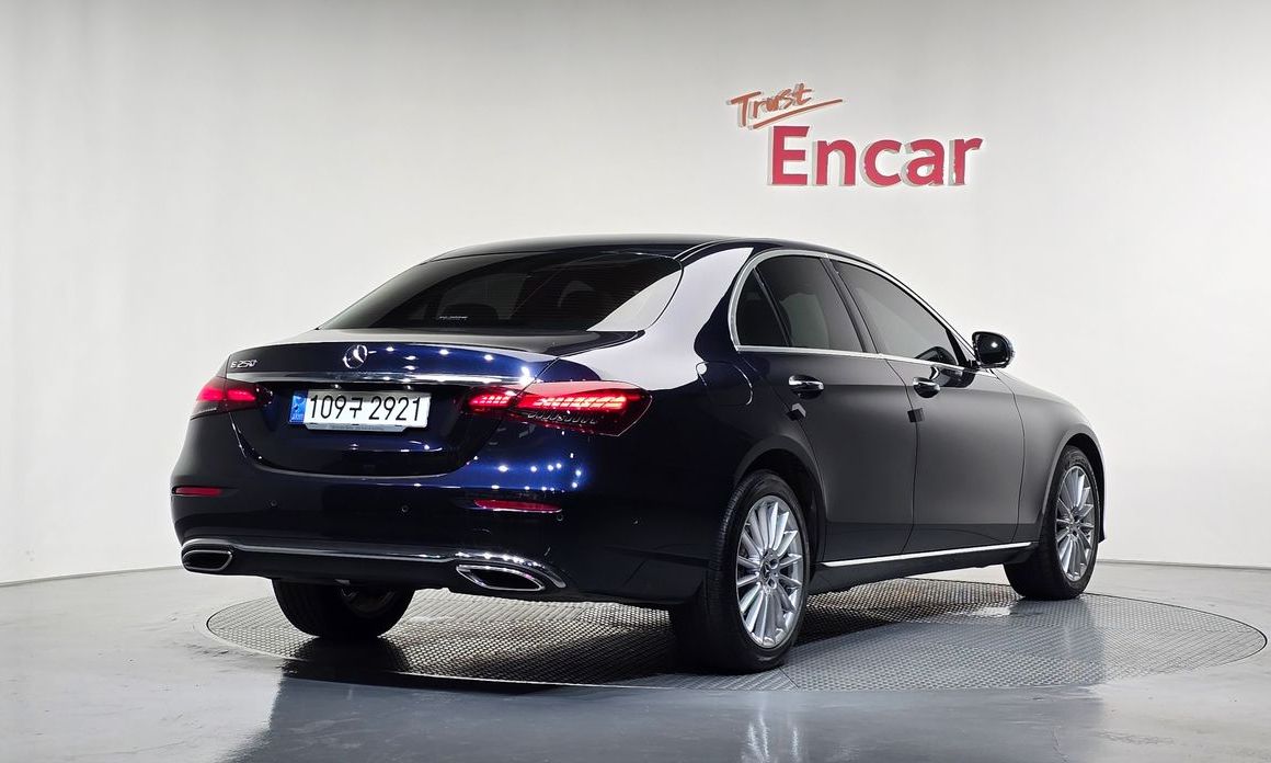 Mercedes-Benz E-Class 2022