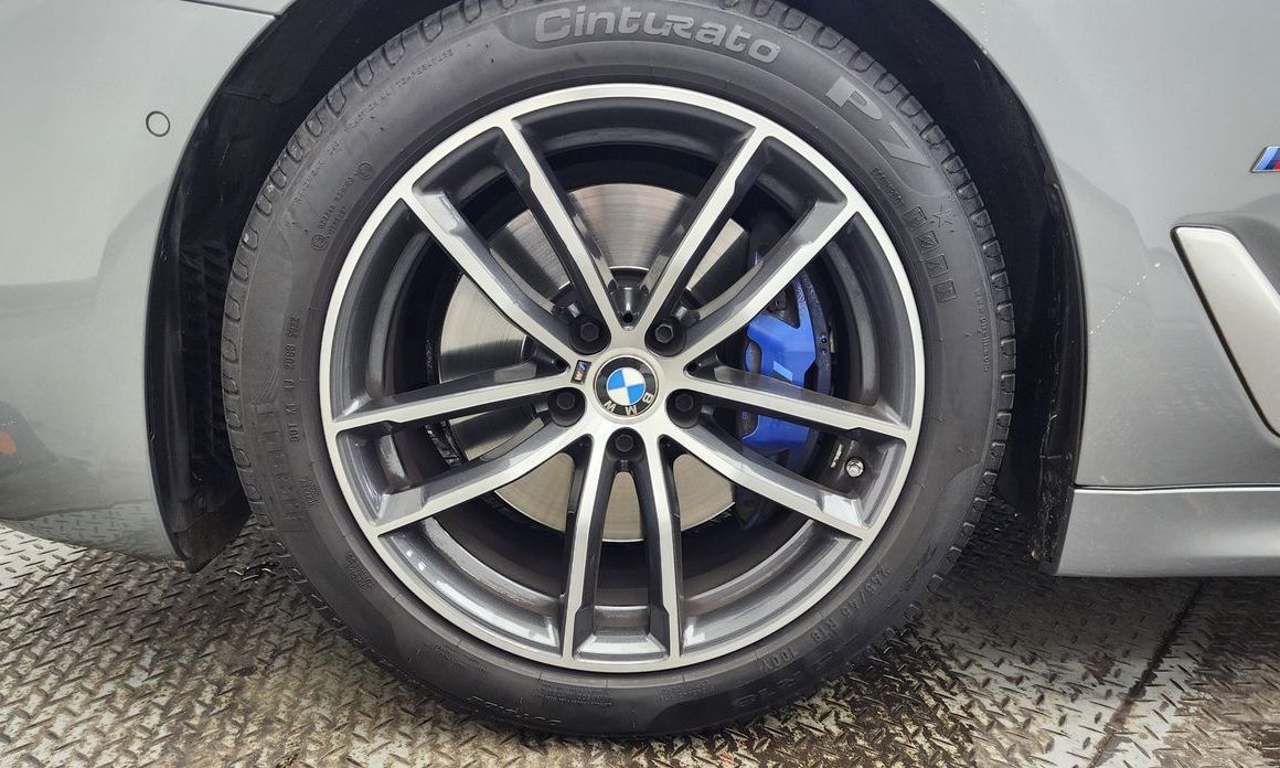 BMW 5-Series 2023