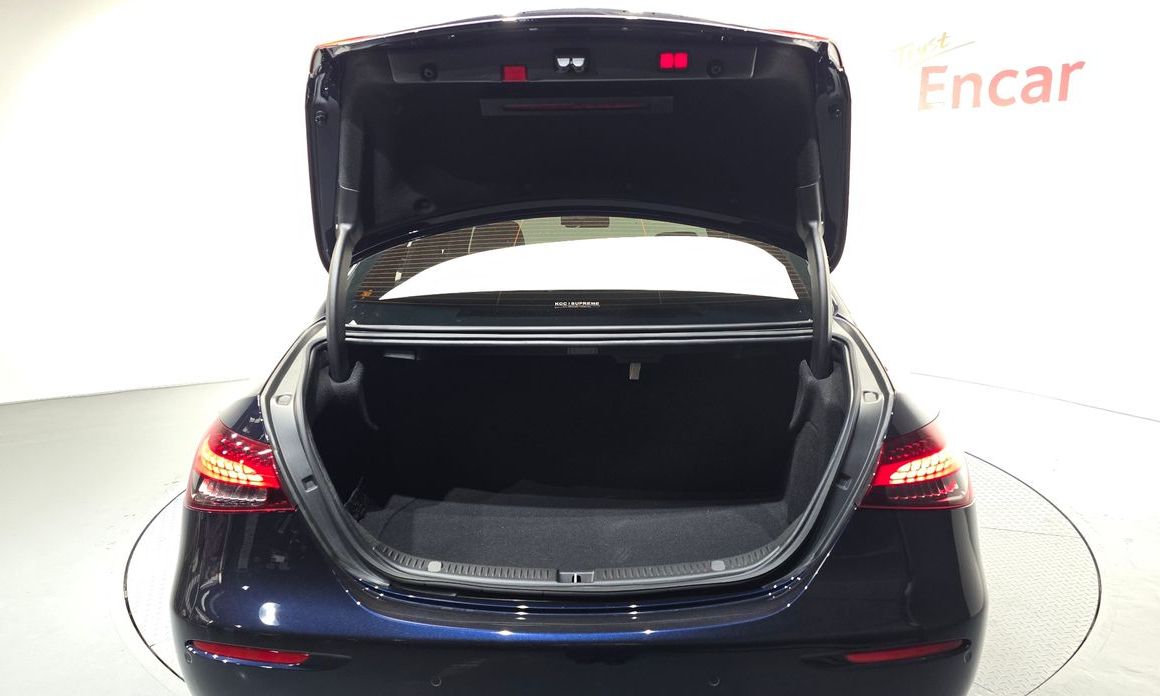Mercedes-Benz E-Class 2022