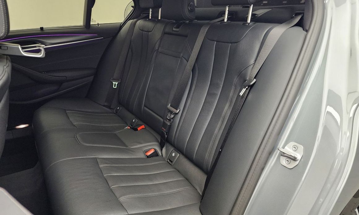 BMW 5-Series 2023