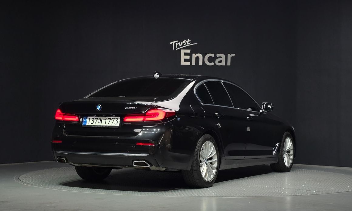 BMW 5-Series 2022