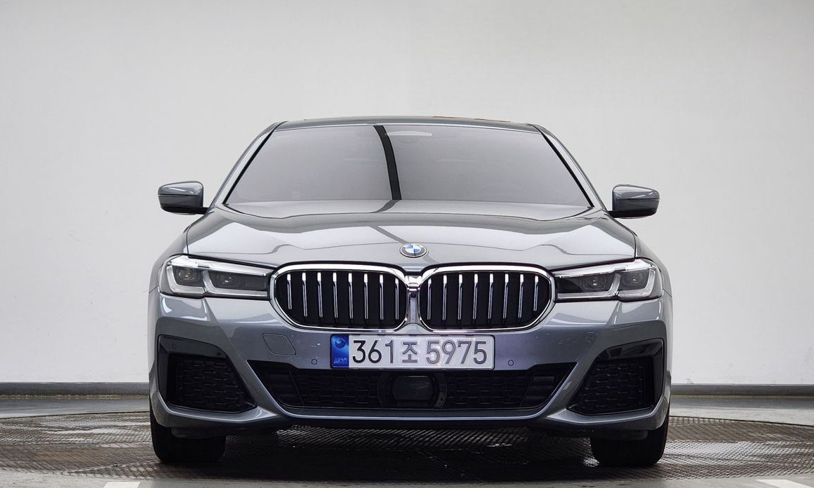 BMW 5-Series 2023