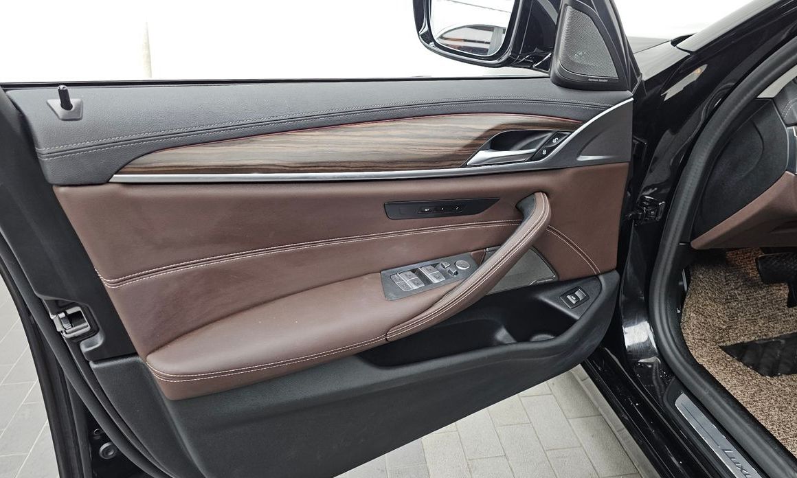 BMW 5-Series 2022
