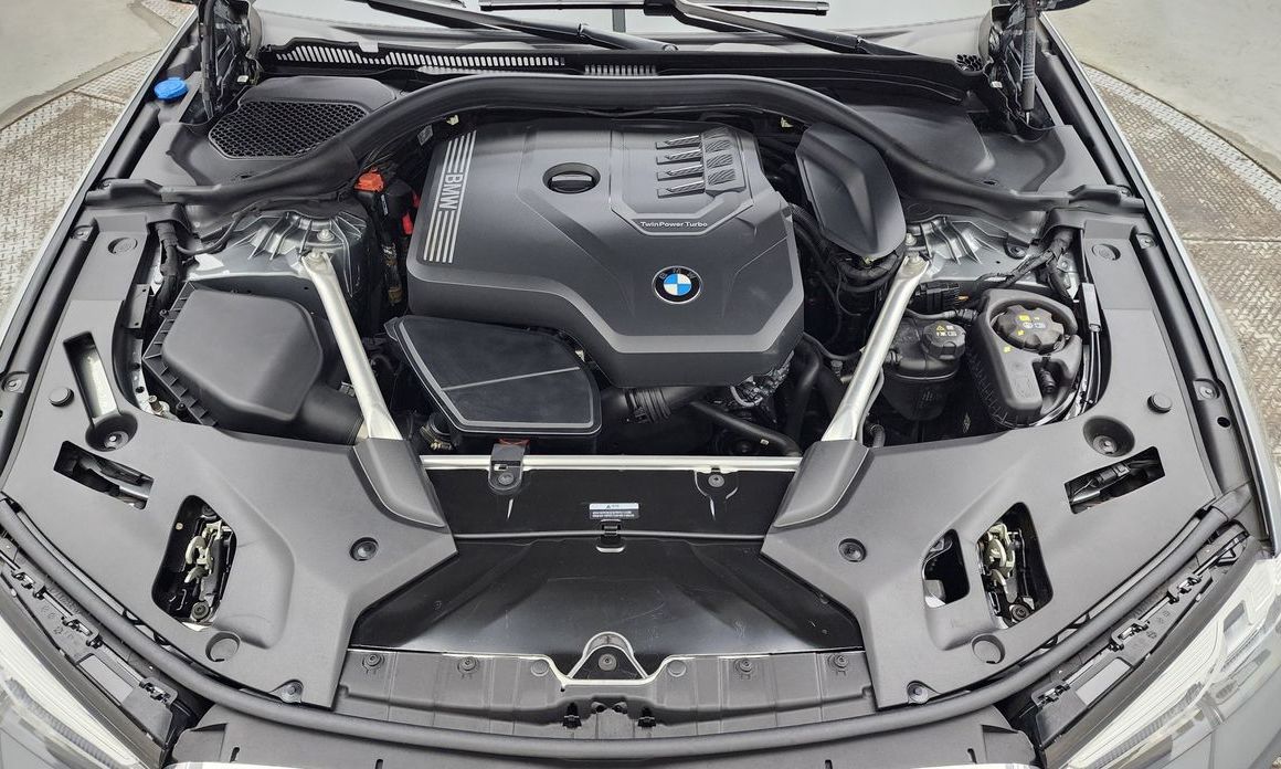BMW 5-Series 2023