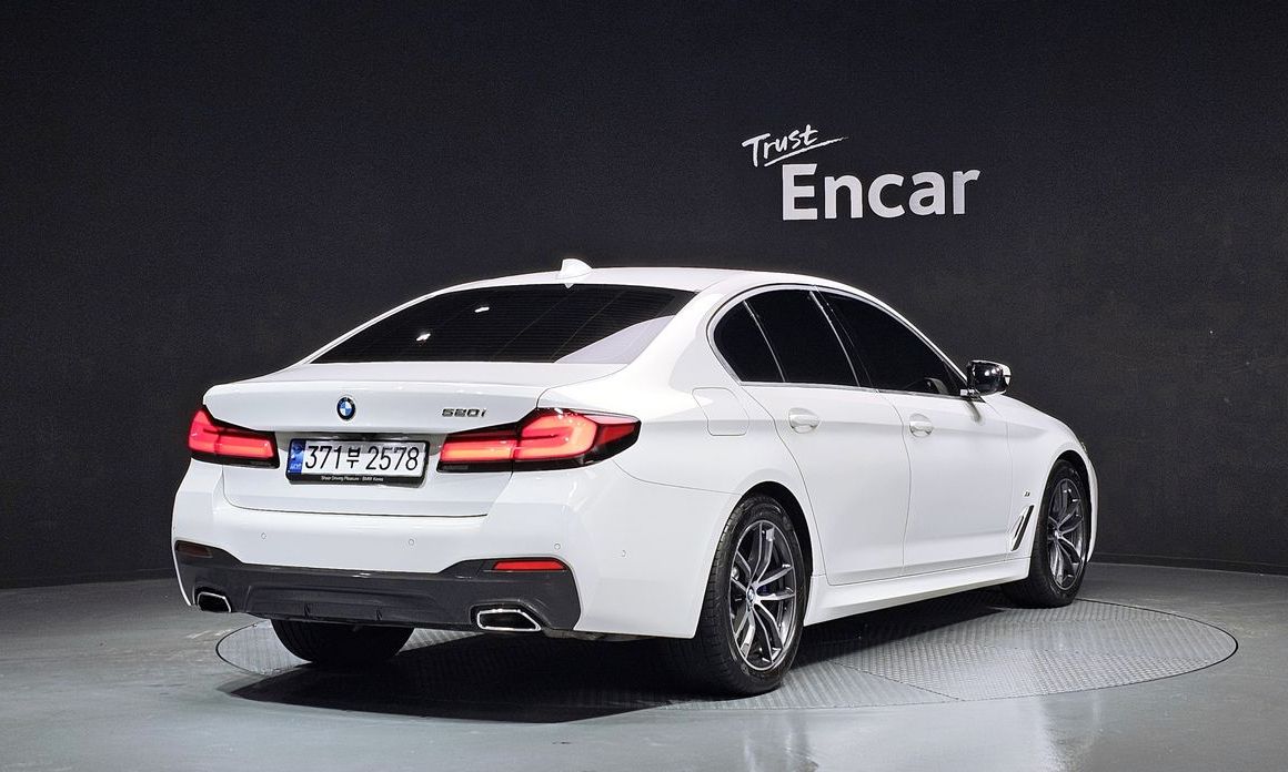 BMW 5-Series 2023