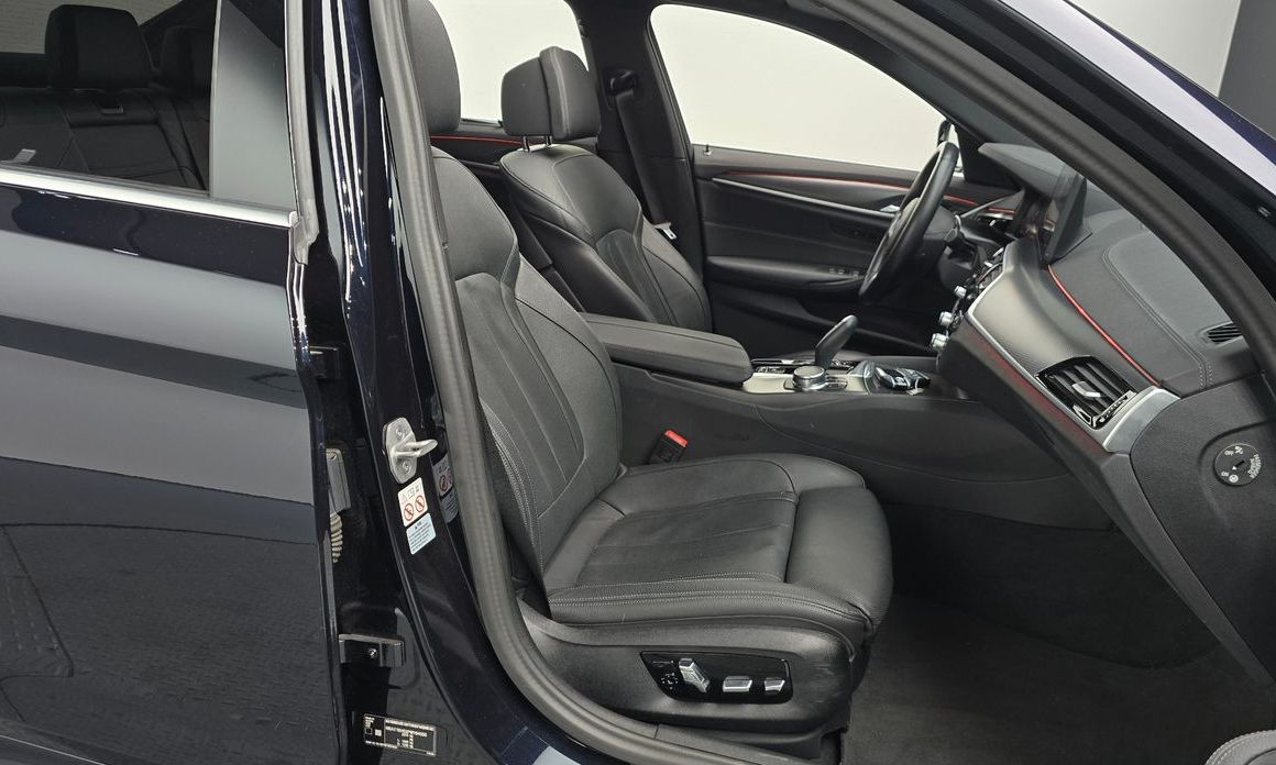 BMW 5-Series 2023