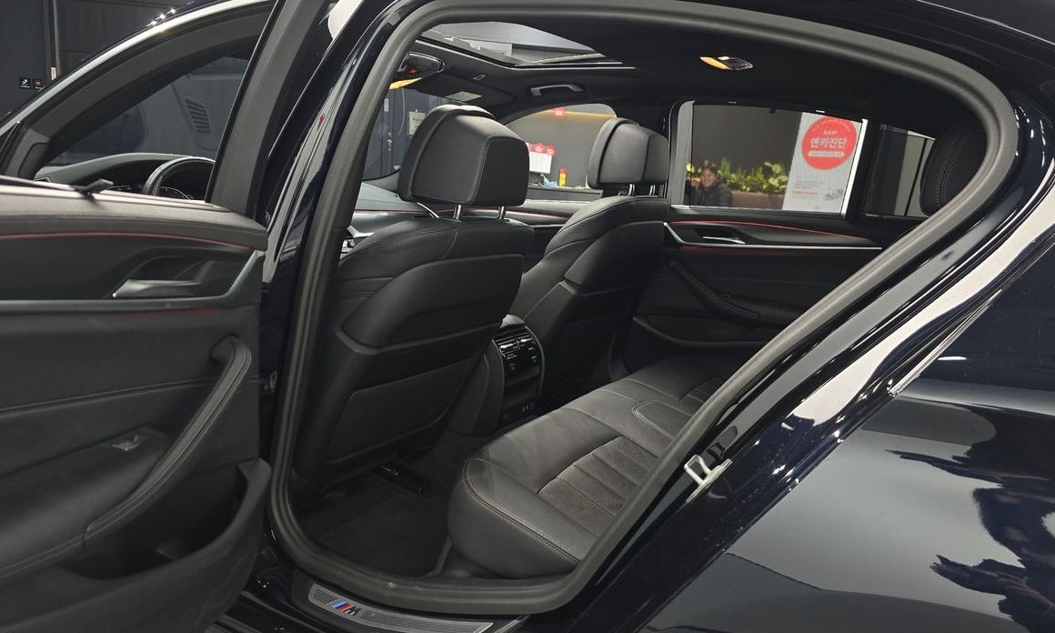BMW 5-Series 2023