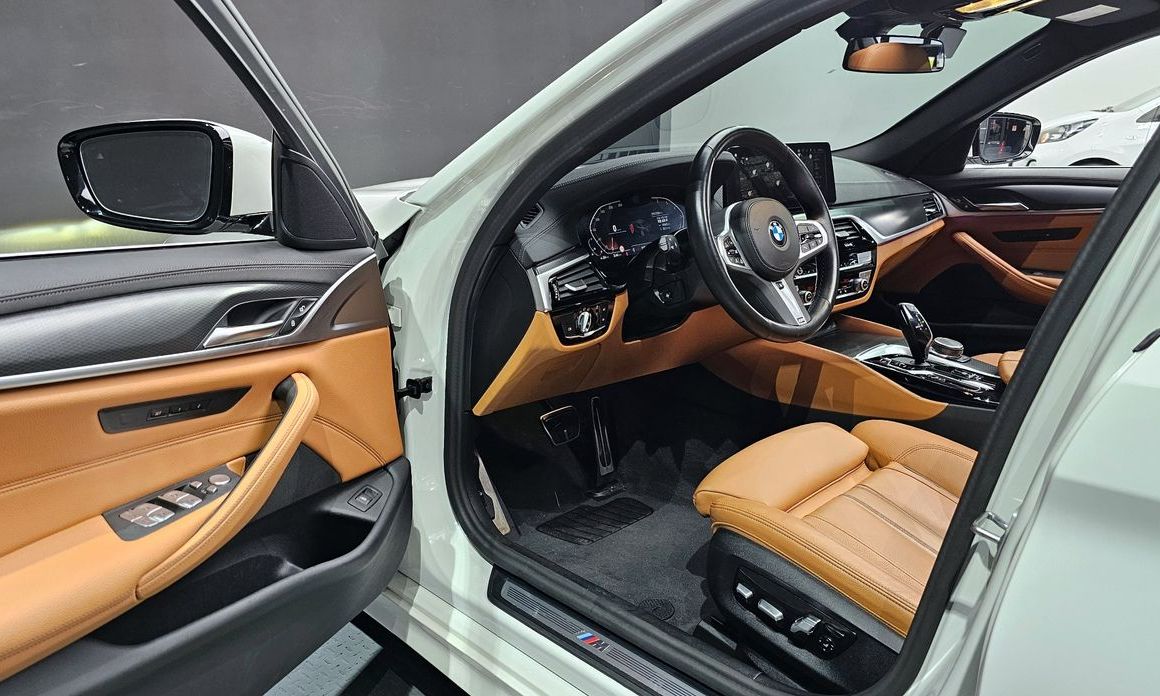 BMW 5-Series 2023