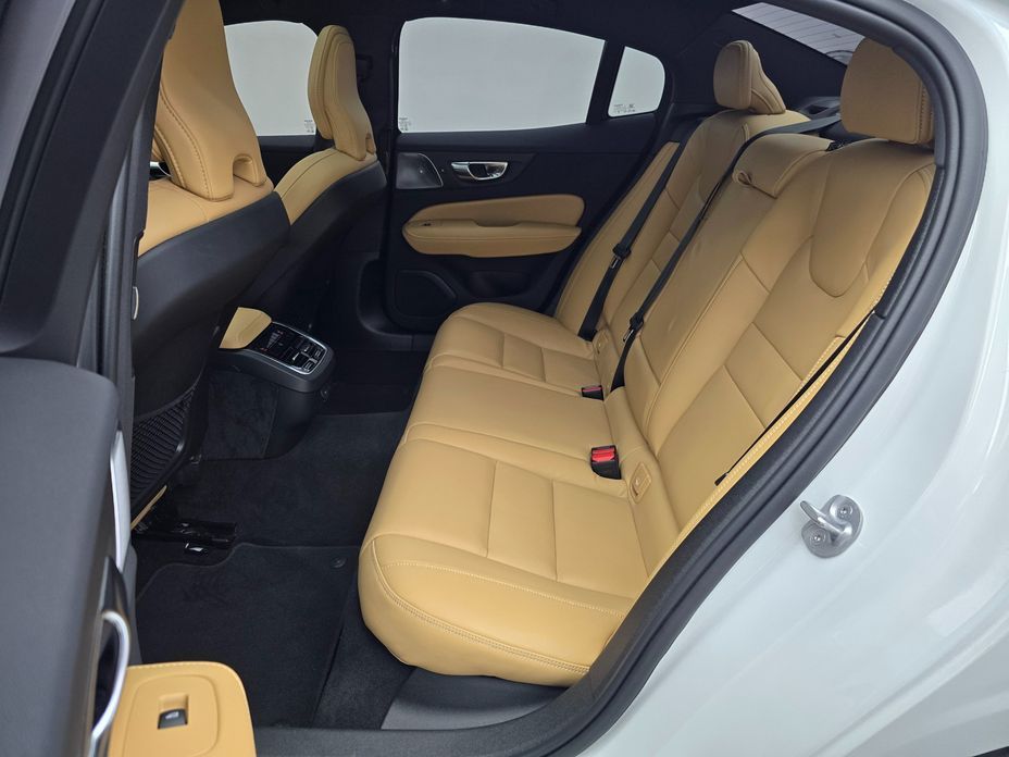 Volvo S60 2023