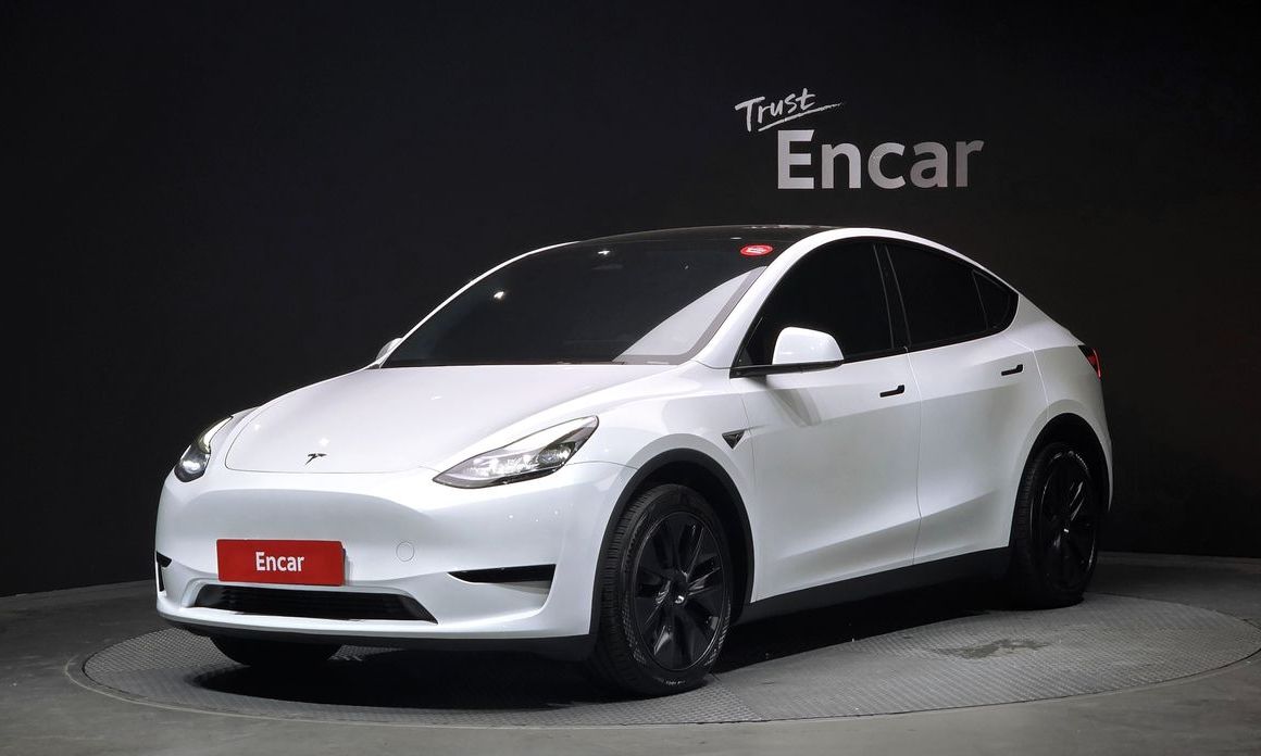 Tesla Model Y 2024