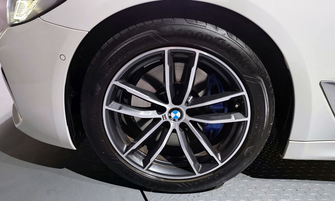 BMW 5-Series 2023