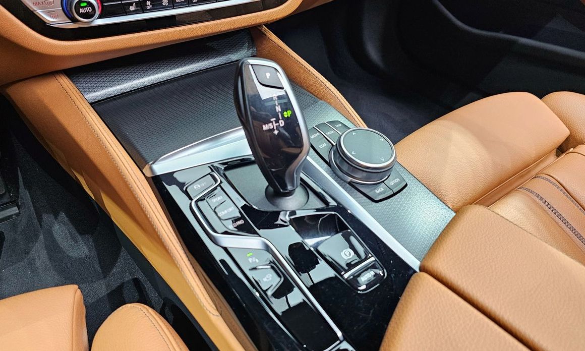 BMW 5-Series 2023