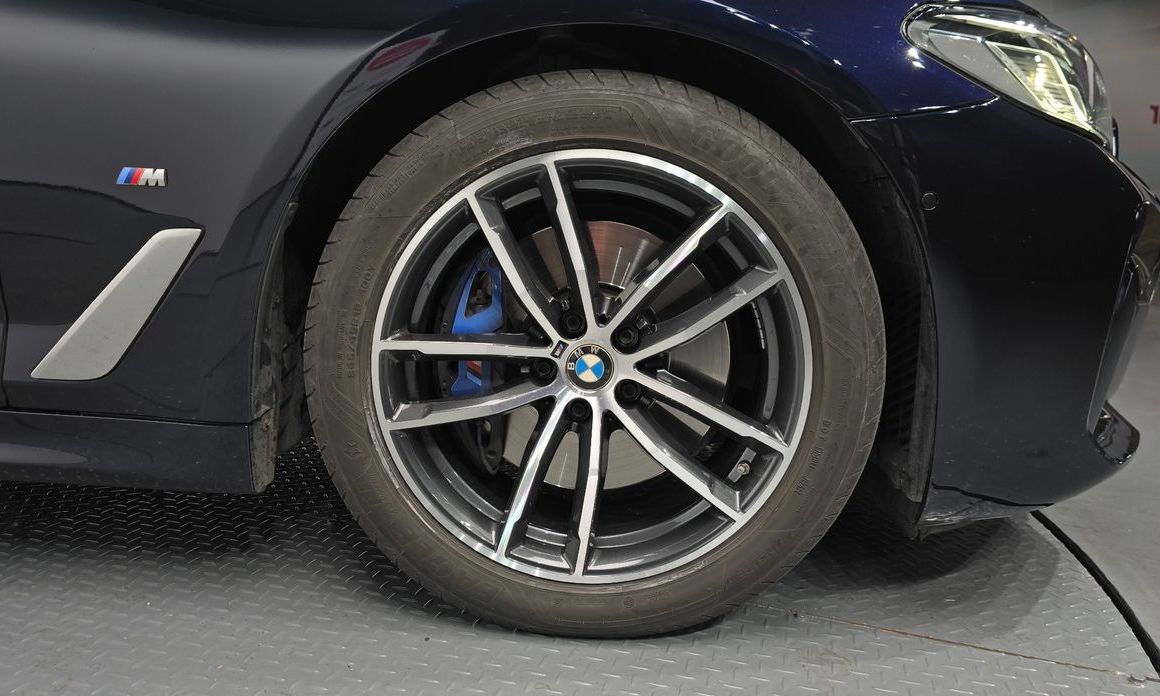 BMW 5-Series 2023