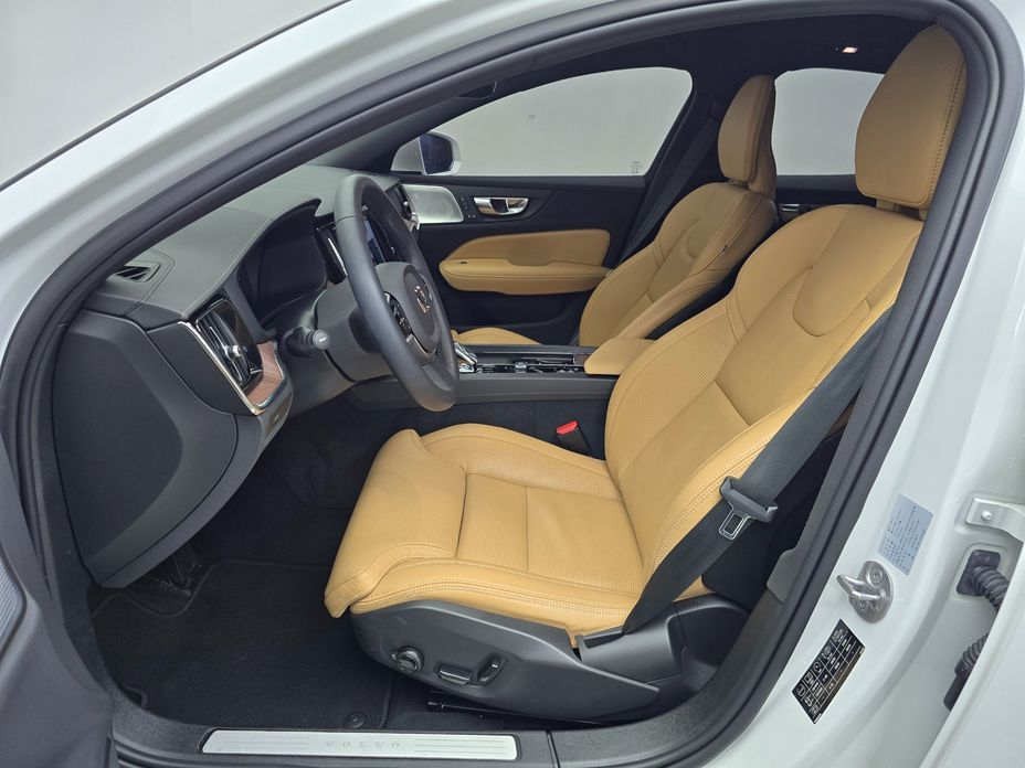 Volvo S60 2023