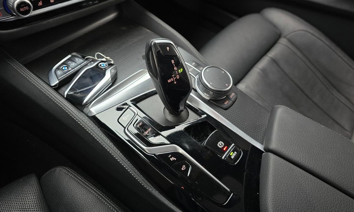 BMW 5-Series 2023