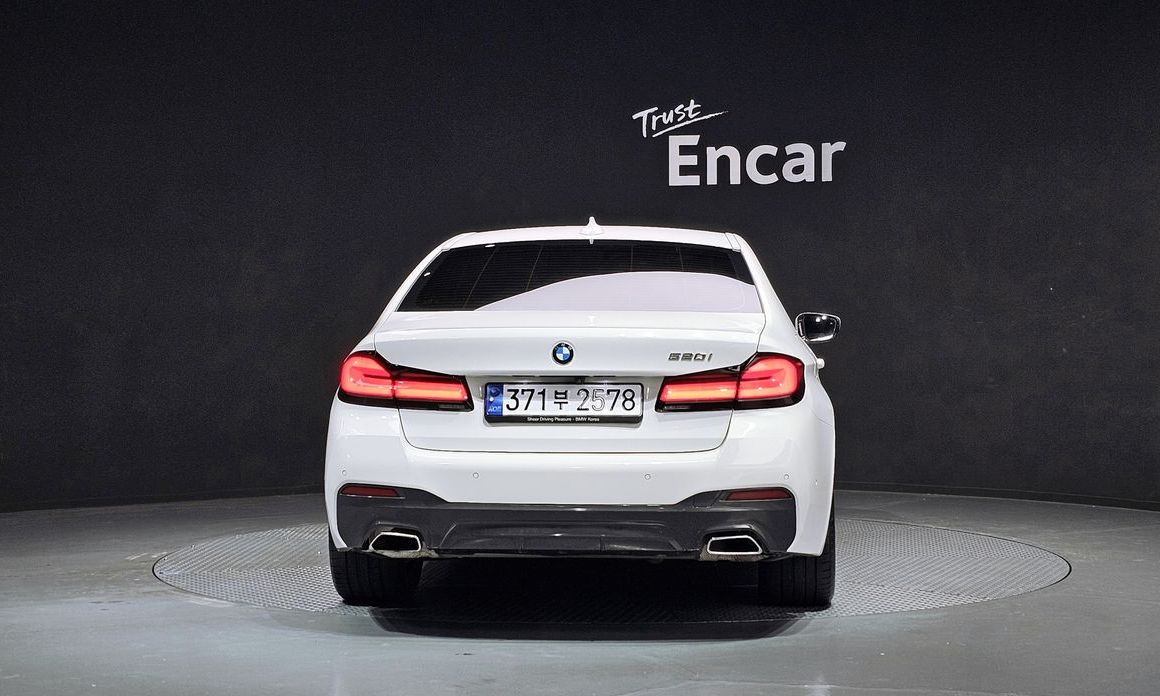 BMW 5-Series 2023