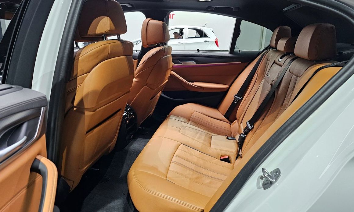 BMW 5-Series 2023