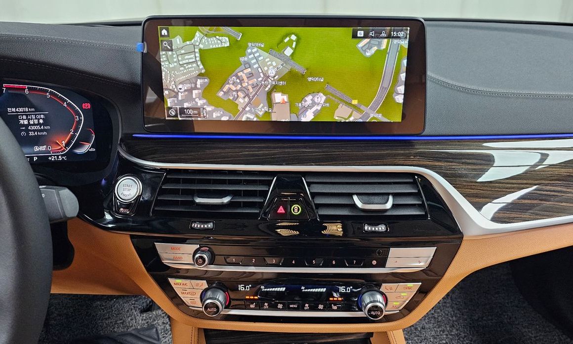 BMW 5-Series 2023