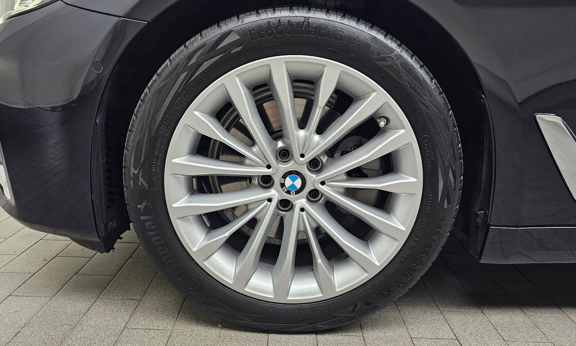 BMW 5-Series 2023