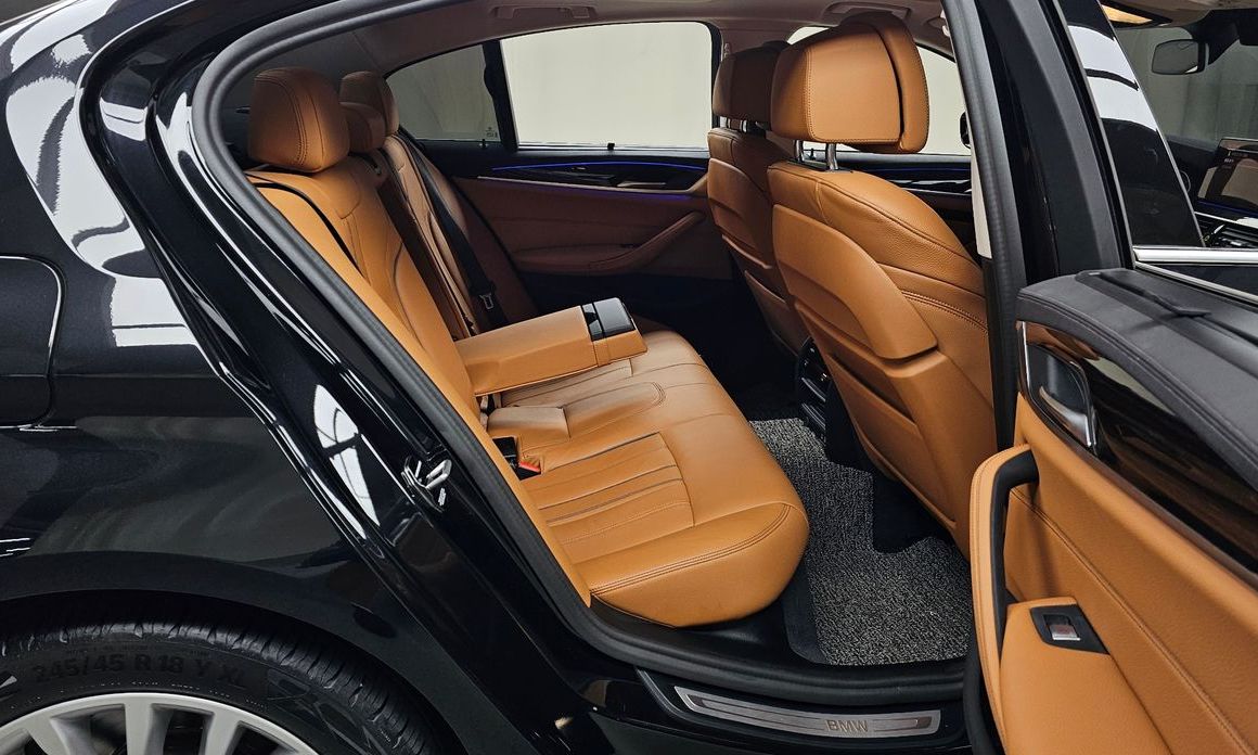 BMW 5-Series 2023