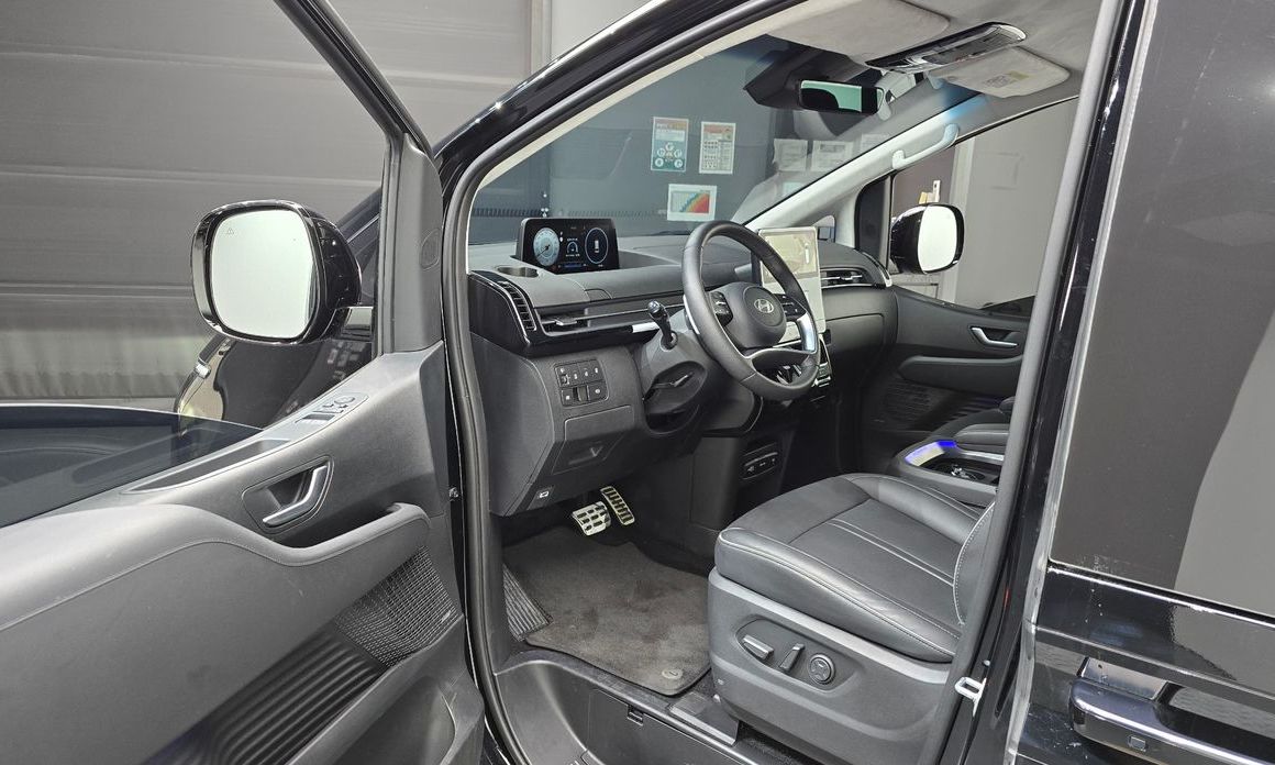 Hyundai Staria 2025