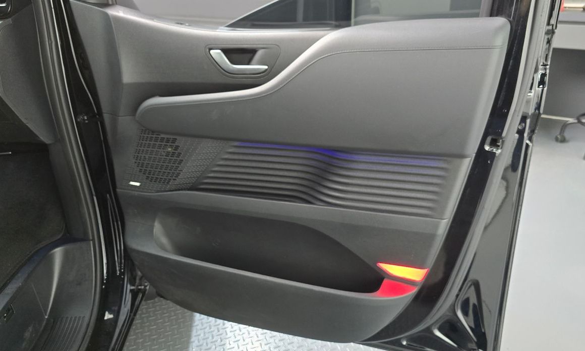 Hyundai Staria 2025